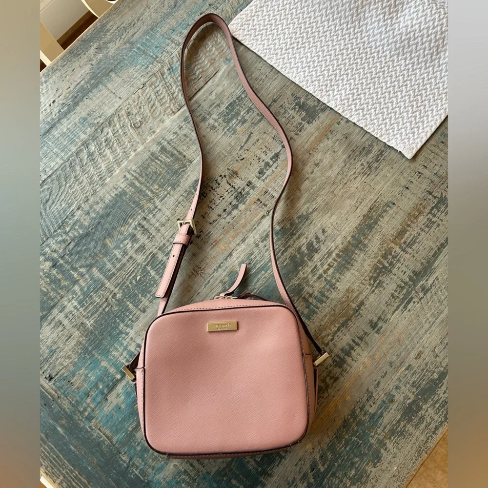 Kate Spade Cross Body Purse Gently Used 18” drop 8” wide 6” height 2.75” depth